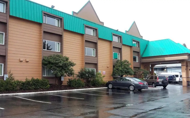 Sutton Suites Hotel
