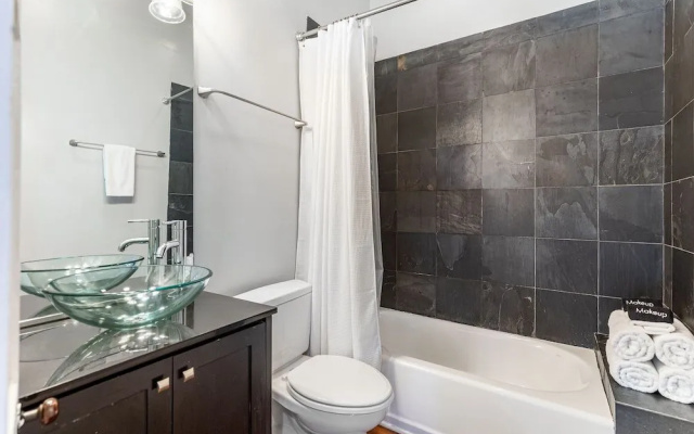 Spacious Apartment Downtown