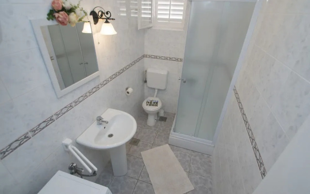 Seafront Apartment Dana