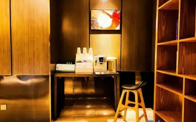 Yitel Collection Hotel (Qingdao Railway Station Zhanqiao Seaview)