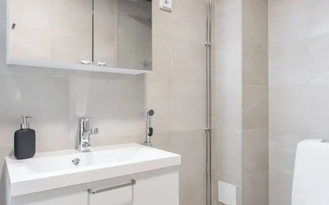 Luxurious 1BR Penthouse with Balcony