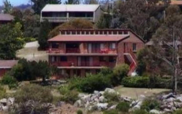 Pontis Lodge