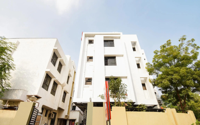 OYO Flagship 47606 White House Regency