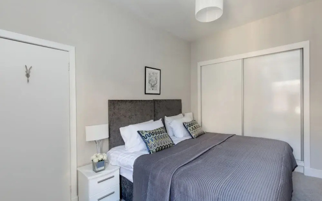 Grassmarket Modern Two Bedroom Flat