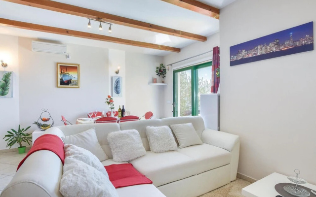 Stunning Home in Podstrana With Wifi and 3 Bedrooms