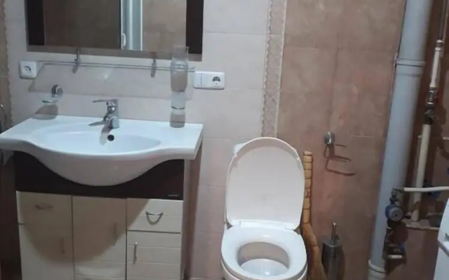 Пятиэтажный каменный дом