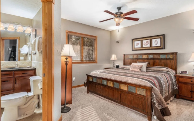 Mount Cirrus 10b 2 Bedroom Condo by RedAwning