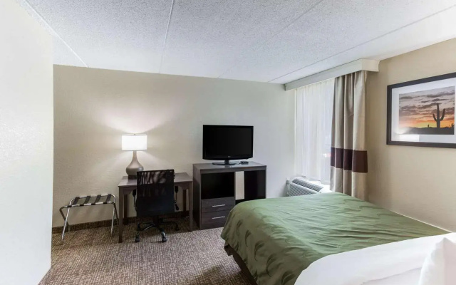 Econo Lodge Inn & Suites Plattsburgh