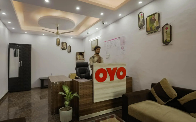 OYO 75701 Red Velvet Rooms & Banquet