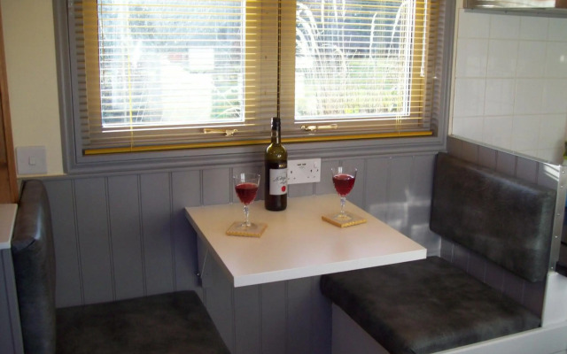 Waterloo Farm Shepherds Hut Glamping