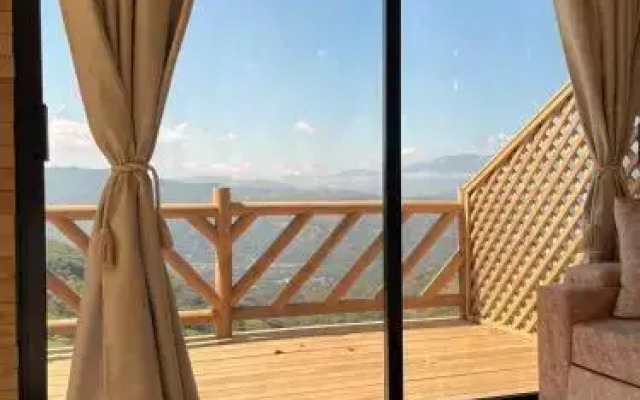 Nalua Glamping and Hotel
