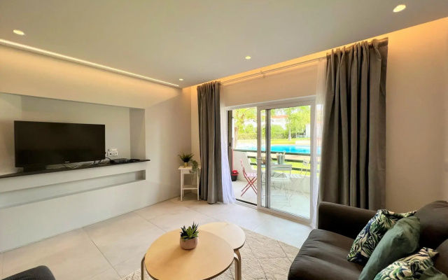 Albufeira Twins 2 With Pool by Homing