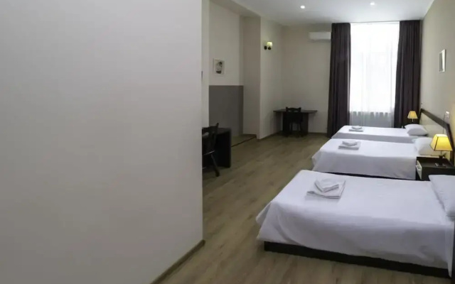 Backstreet Hotel
