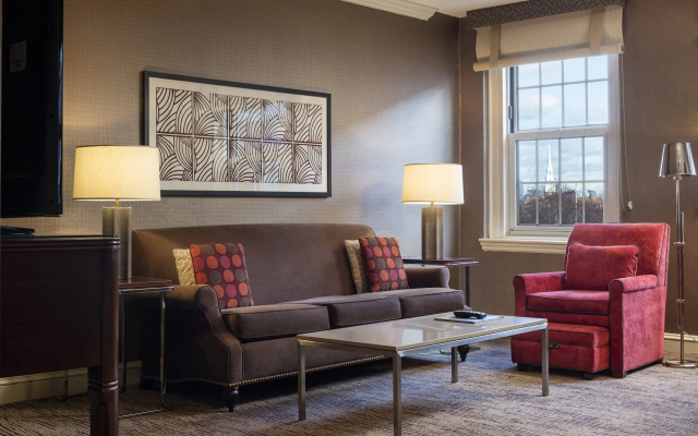 Sheraton Commander Hotel