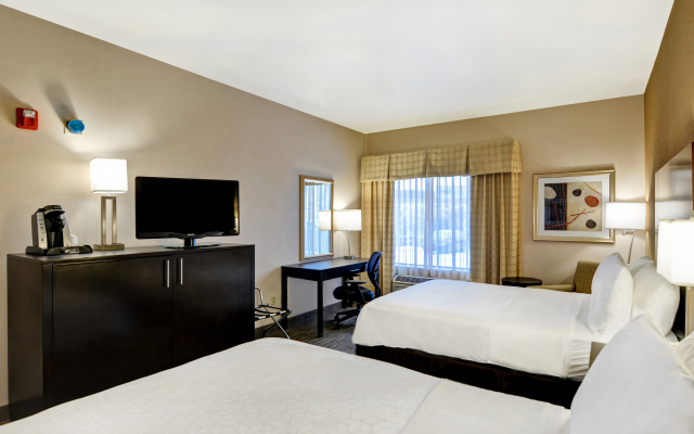 Holiday Inn Express & Suites New Berlin by IHG