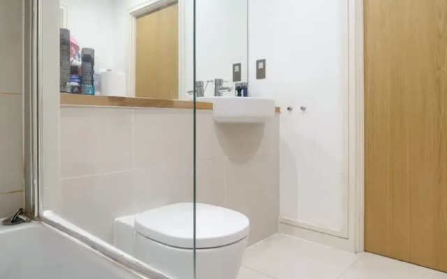 Diprose Court Deluxe Guest Room