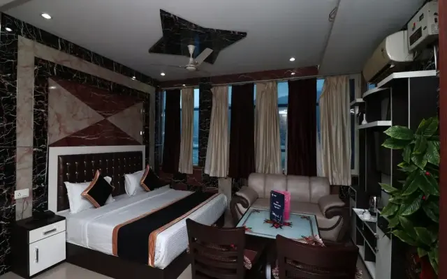 OYO 15794 Jatin Hotel