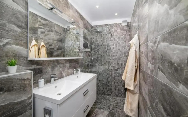 Vega Lux Apartment