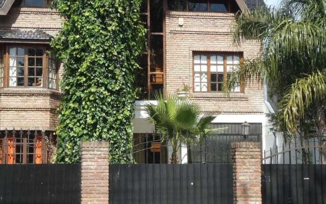 Pindo Guazu Hostel Тигре вид на фасад