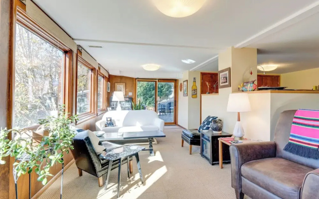 Casa Alcoa Mtn-view Apt Over Santeetlah Lake!