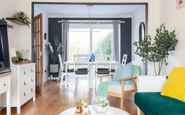 Perfect Booking 4 Bed Home Near City Airport