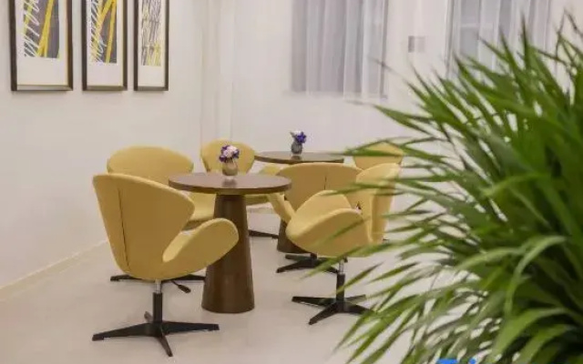 Homeinn Plus Hotel (Chongqing Daping Longhu Times Tianjie Store)