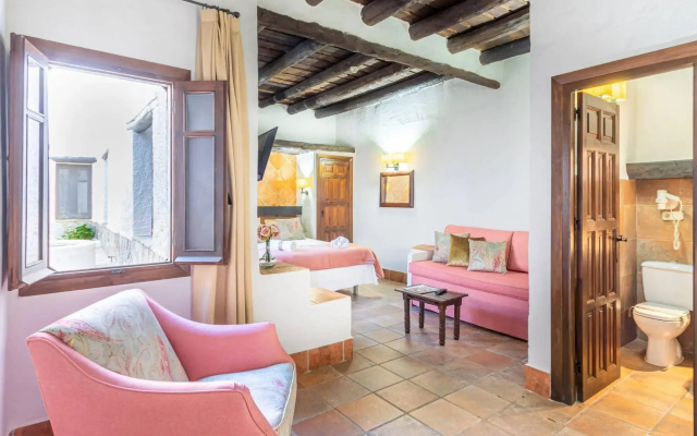 Tasteful apartment in Granada with shared pool