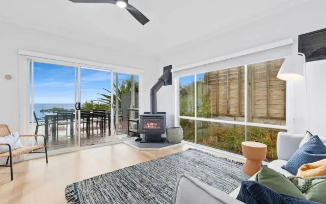 Clifftop Luxury With Spectacular Ocean Views