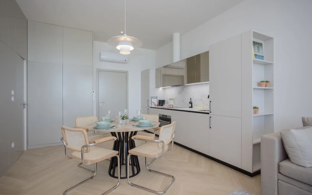 Liiiving -Luxury Beachfront Apartment IV