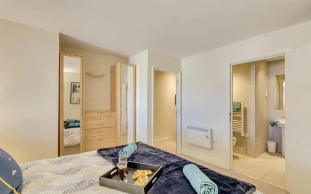 King St 1 bed apartment