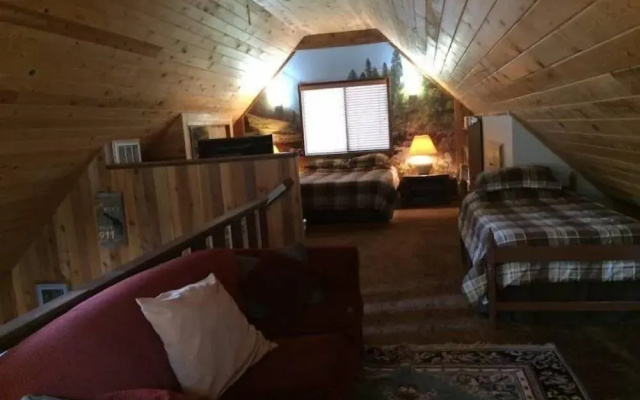 Lake Creek Cabin
