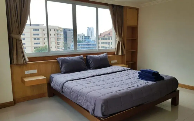 A Large 2 Br - 3 Baths 511 Downtown