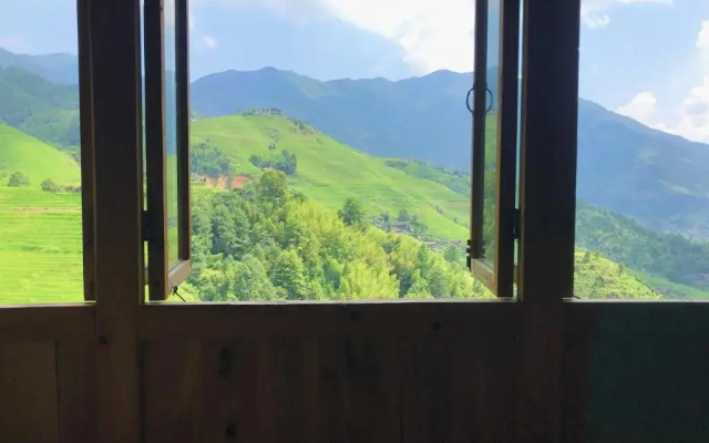 Dragon's Den Hostel