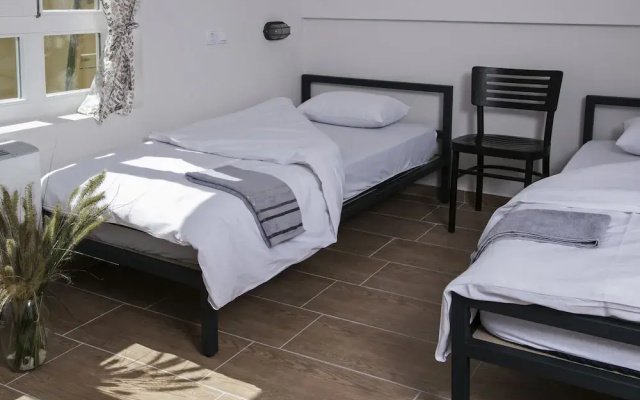 Varad Inn Hostel and Cafe