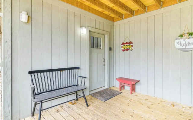 Inviting Branson West Condo w/ Pool Access