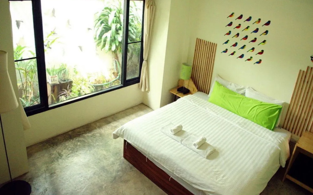Early Bird Bed & Breakfast - Adults Only