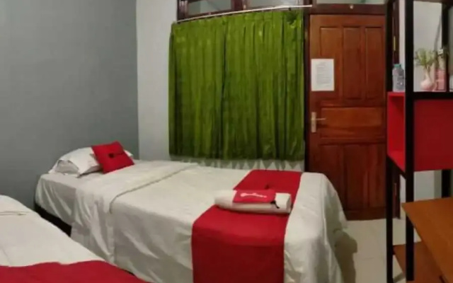 RedDoorz Plus near Alun Alun Sumenep