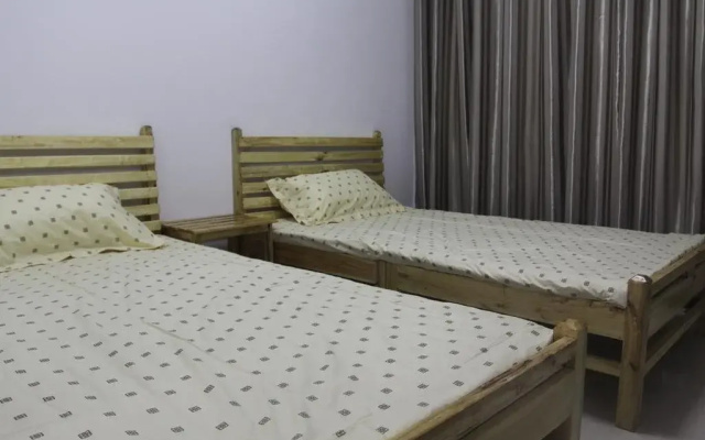 Dunhuang Mountian Spring Hostel