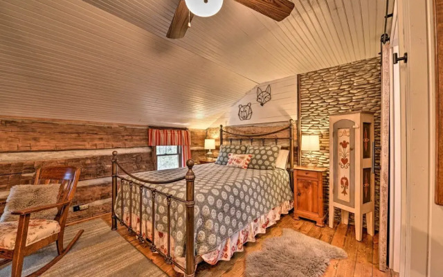Cabin Near Boone w/ Hot Tub & Mountain Views