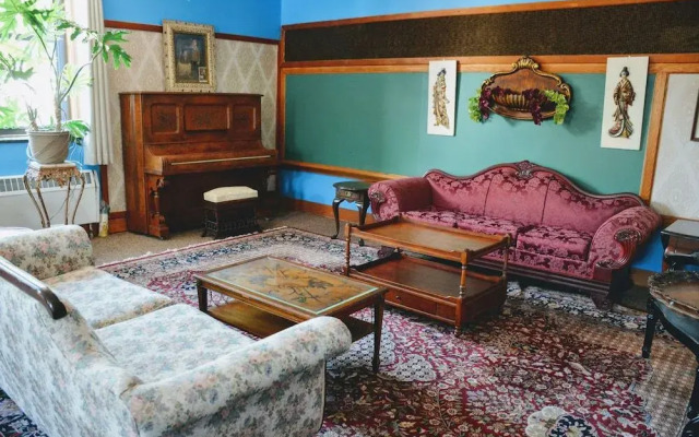 Sherman Inn