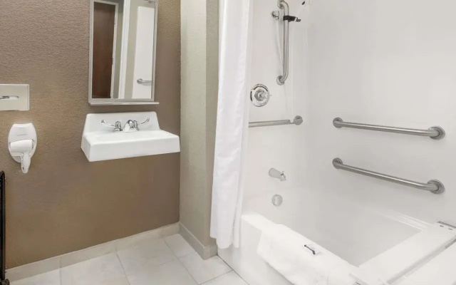 Microtel Inn & Suites by Wyndham Williston