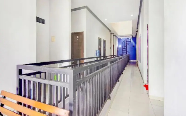 OYO Life 90085 Meruya Place