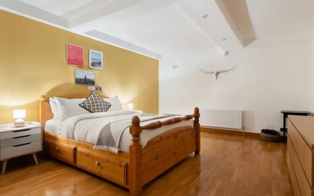 The Southwick Sanctuary - Large & Modern 6BDR Home with Private Terrace