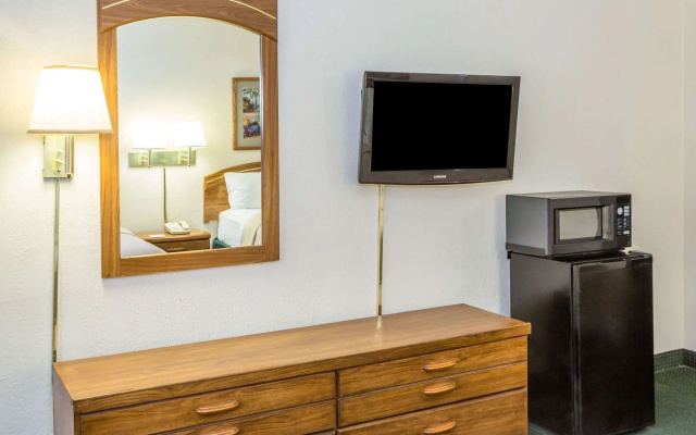 Days Inn by Wyndham Lake Park/Valdosta