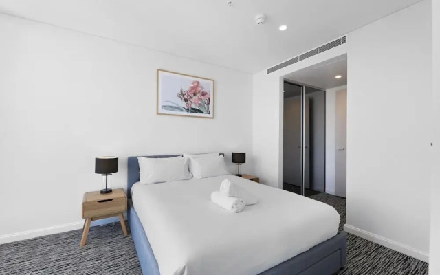 Luxe Oceanfront 1-bed High Rise With Pool & Gym