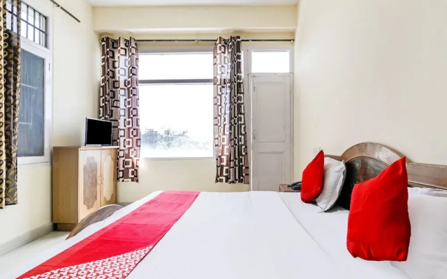 OYO 7483 Hotel Modgil