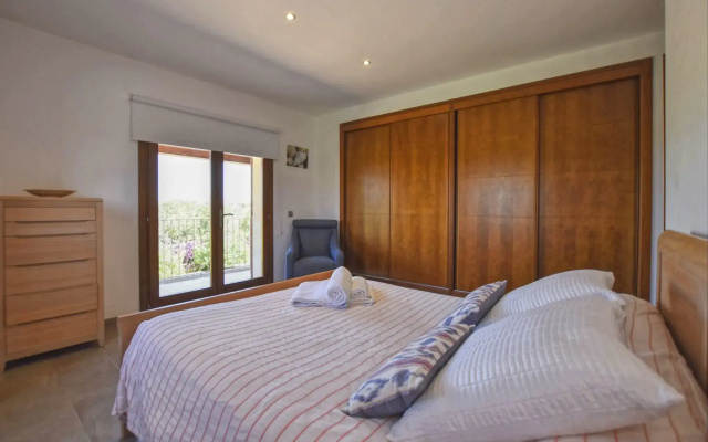 Luxurious country house with pool near the town of Alcudia