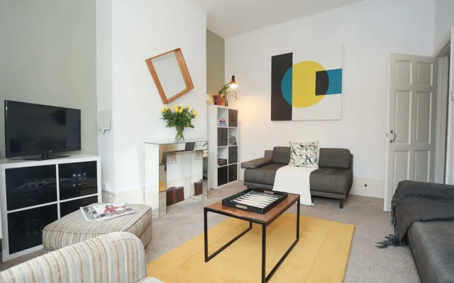 Super 2 bed flat in Greenwich