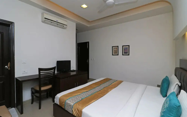 FabHotel Pine Tree