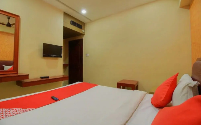 OYO 11585 Hotel Shreenithi